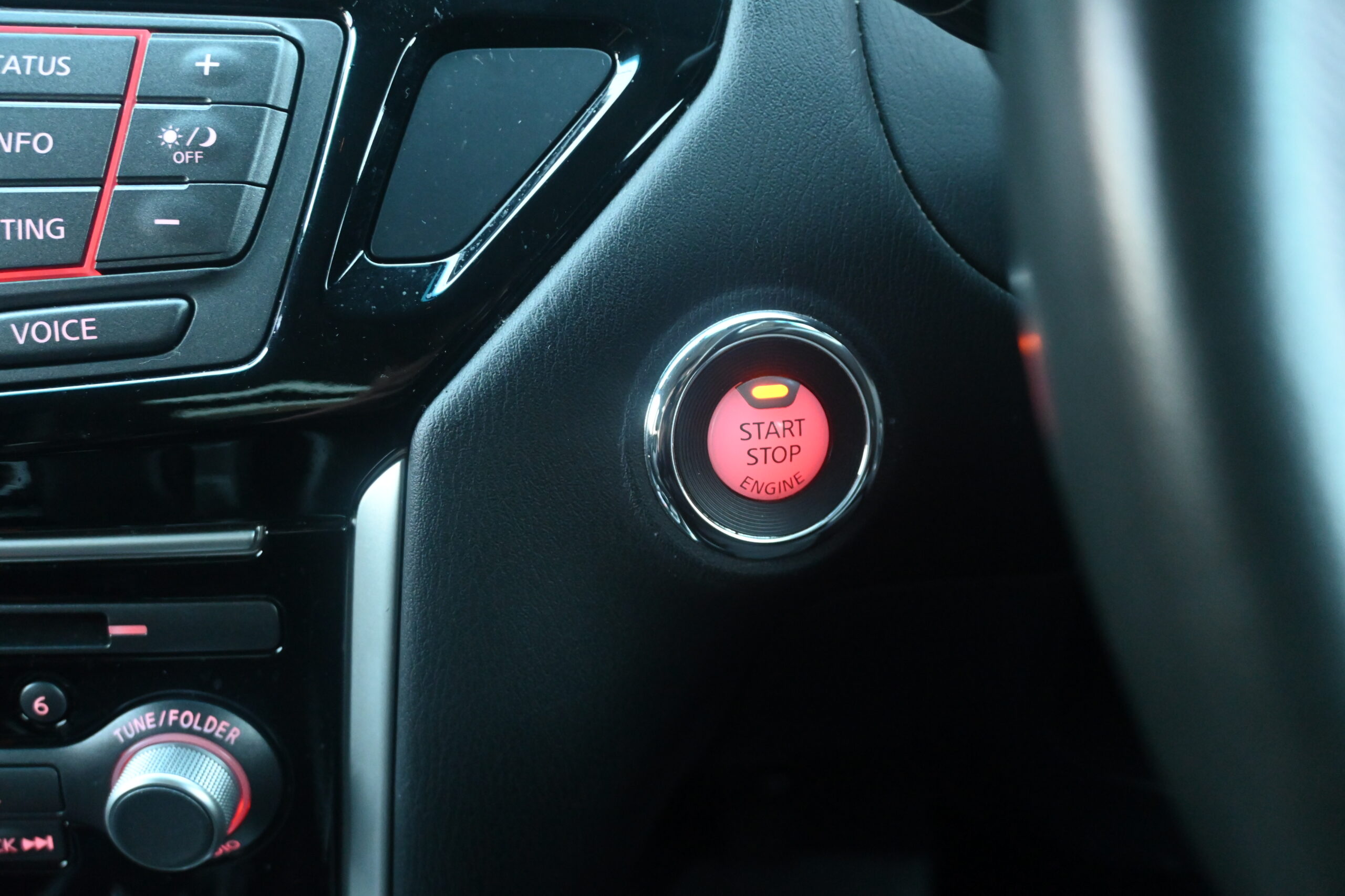 NISSAN PATHFINDER ST-L (4×2)