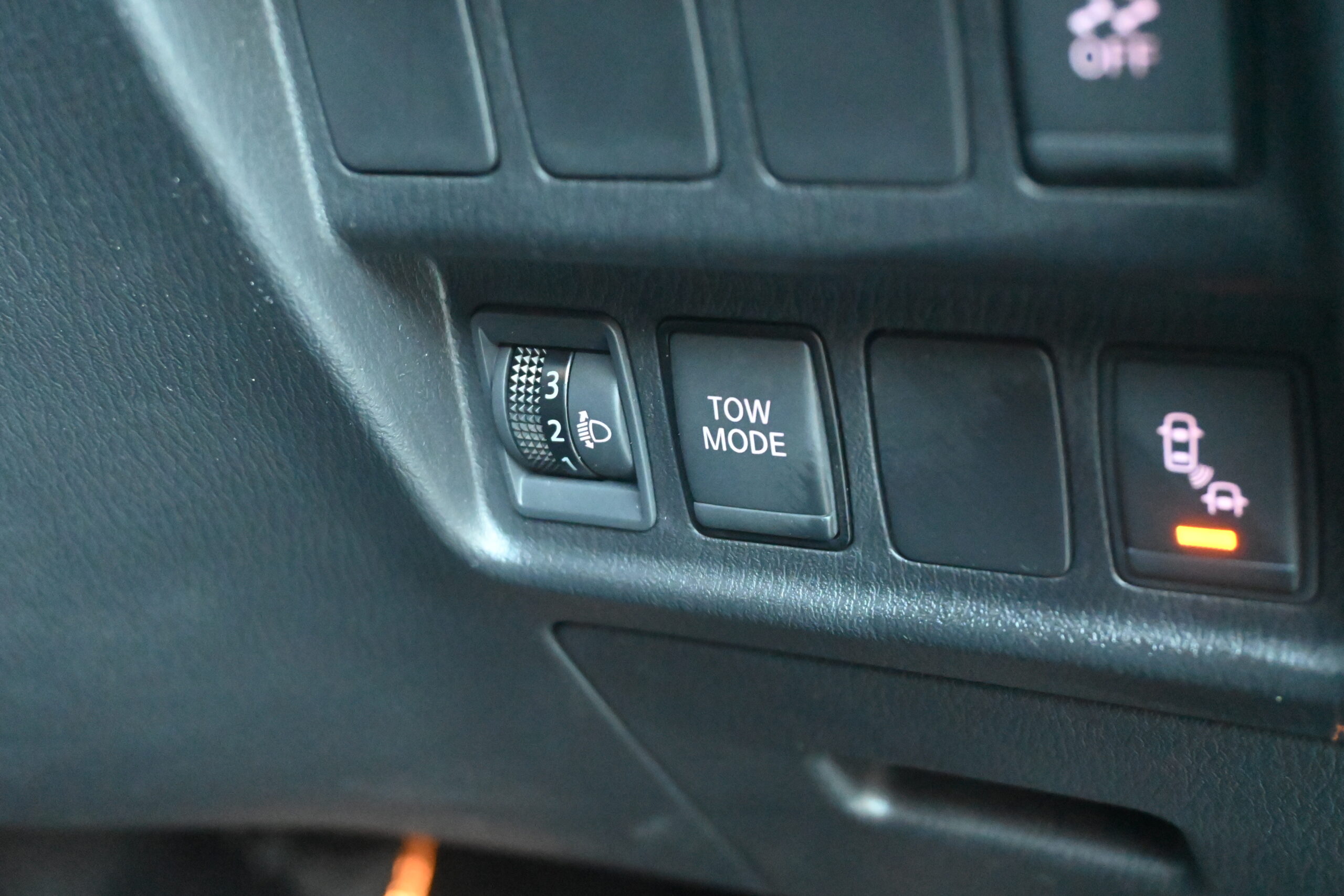 NISSAN PATHFINDER ST-L (4×2)