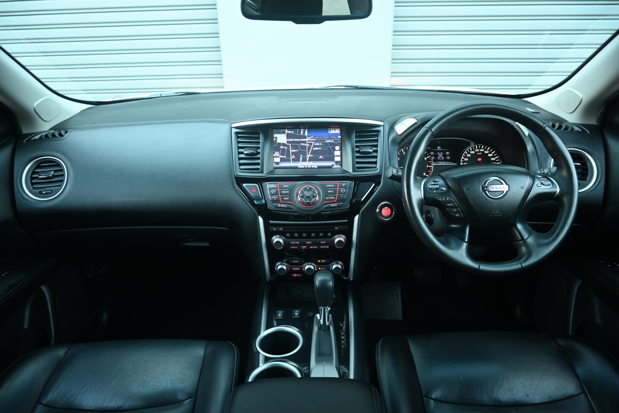 NISSAN PATHFINDER ST-L (4×2)