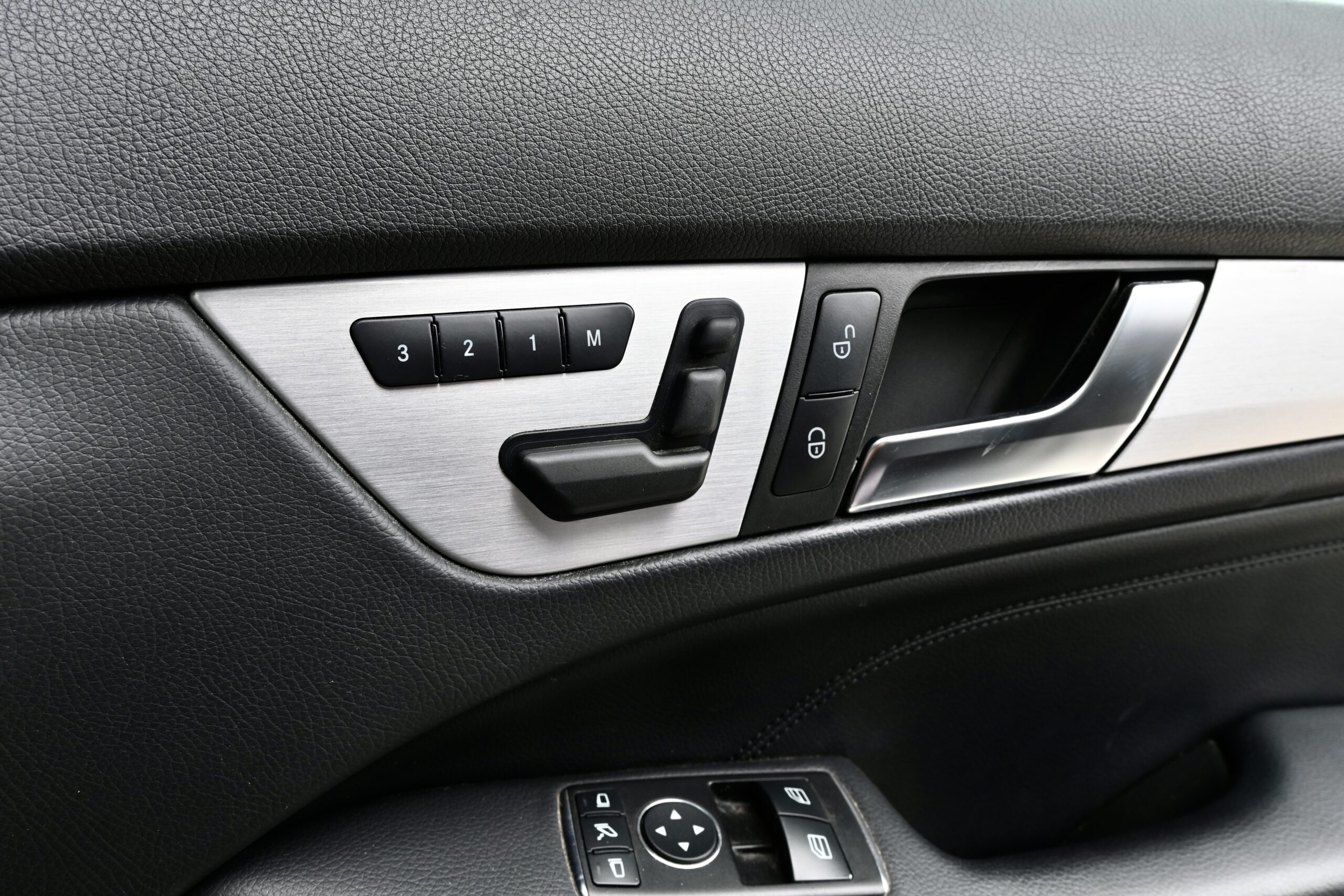 MERCEDES-BENZ C250 2012