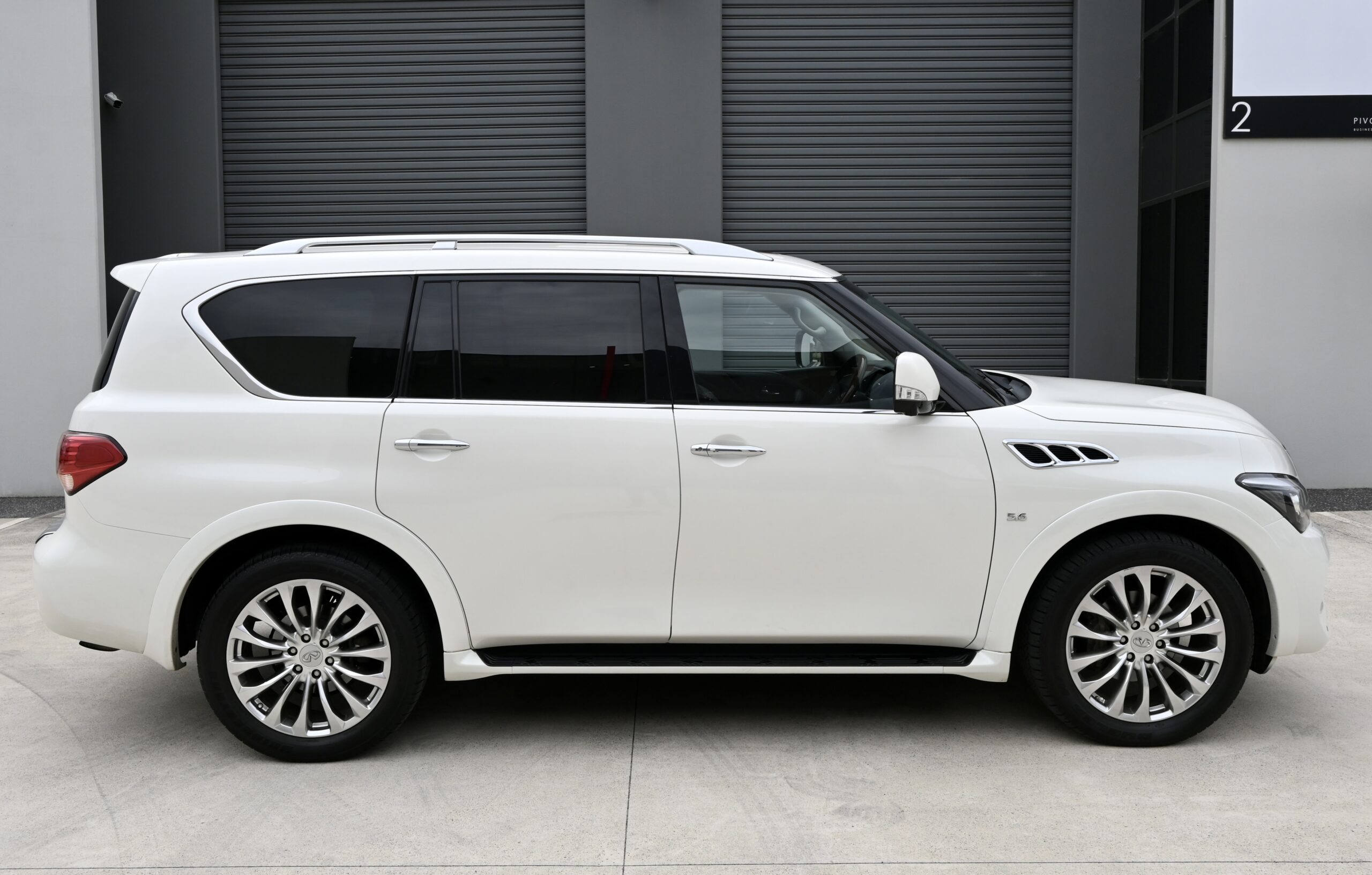 2017 INFINITI QX80 S Premium Auto 4×4 MY18