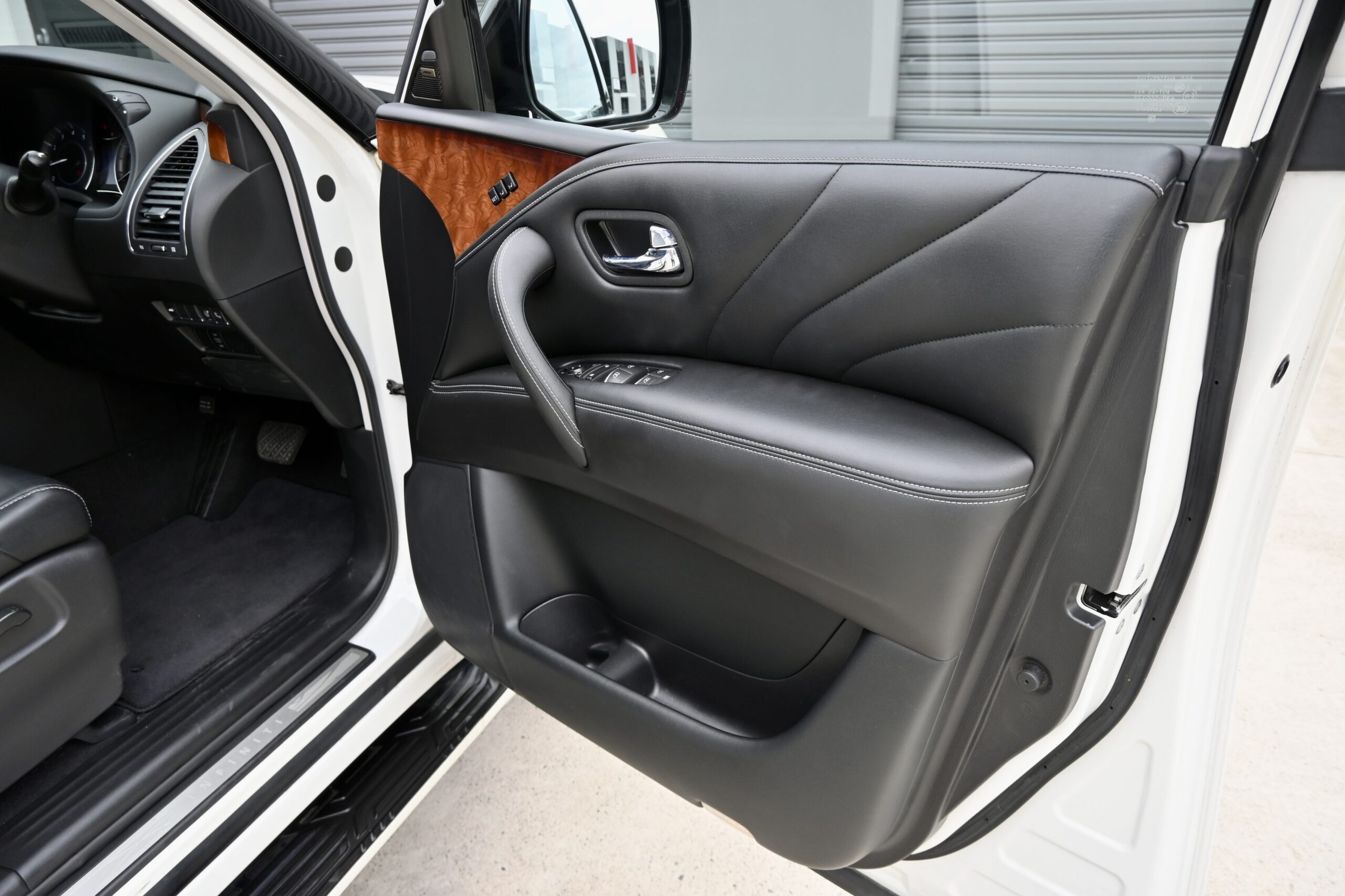 2017 INFINITI QX80 S Premium Auto 4×4 MY18