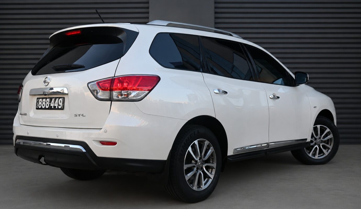 NISSAN PATHFINDER ST-L (4×2)