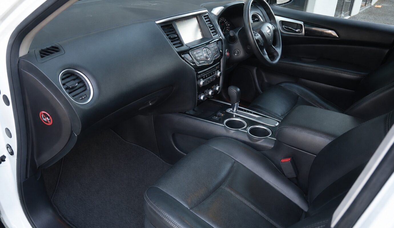 NISSAN PATHFINDER ST-L (4×2)