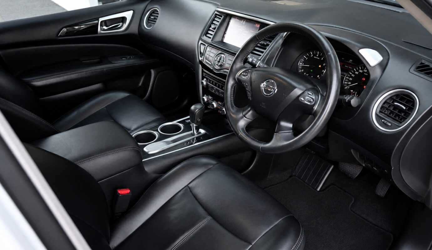 NISSAN PATHFINDER ST-L (4×2)