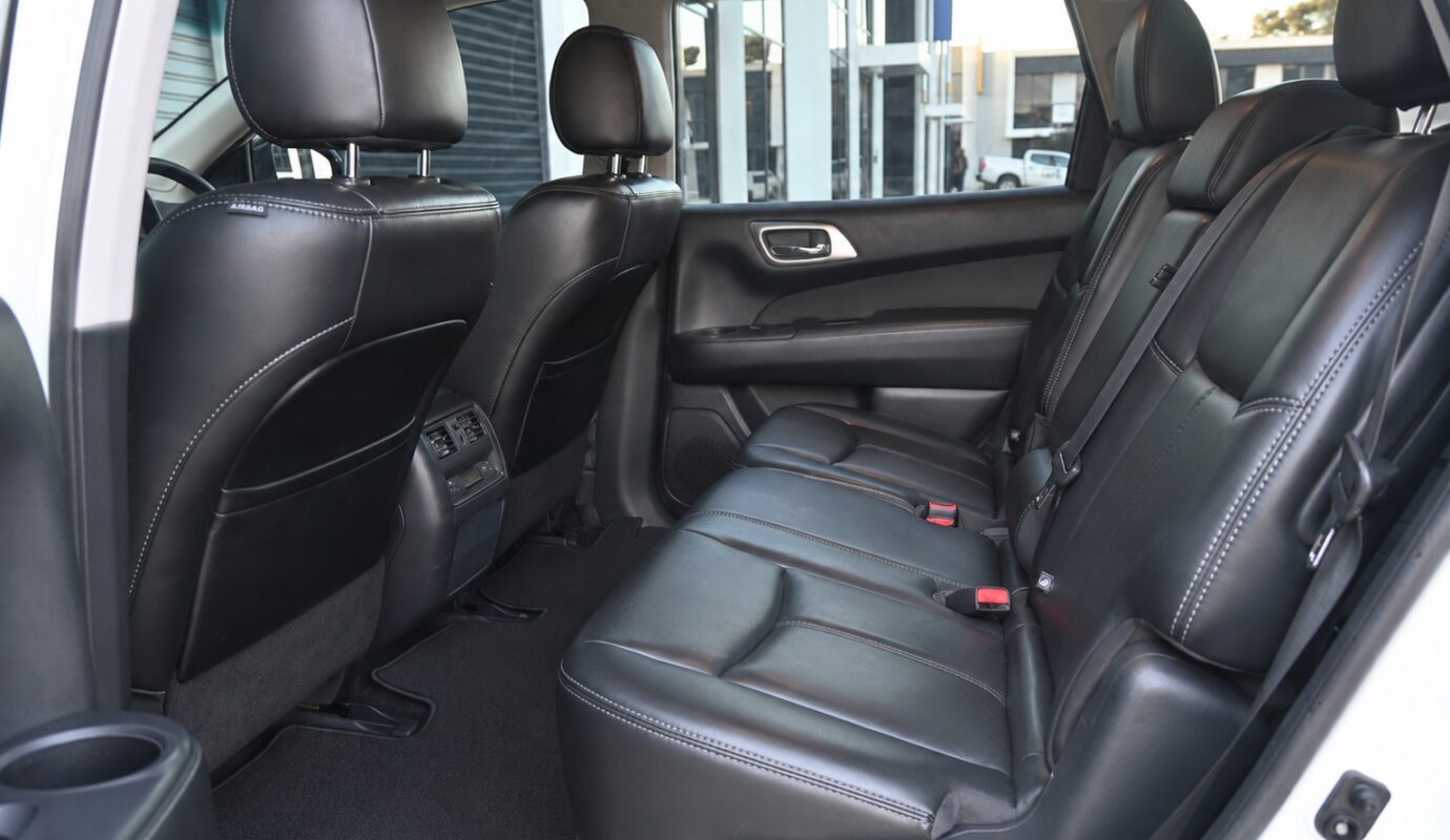 NISSAN PATHFINDER ST-L (4×2)