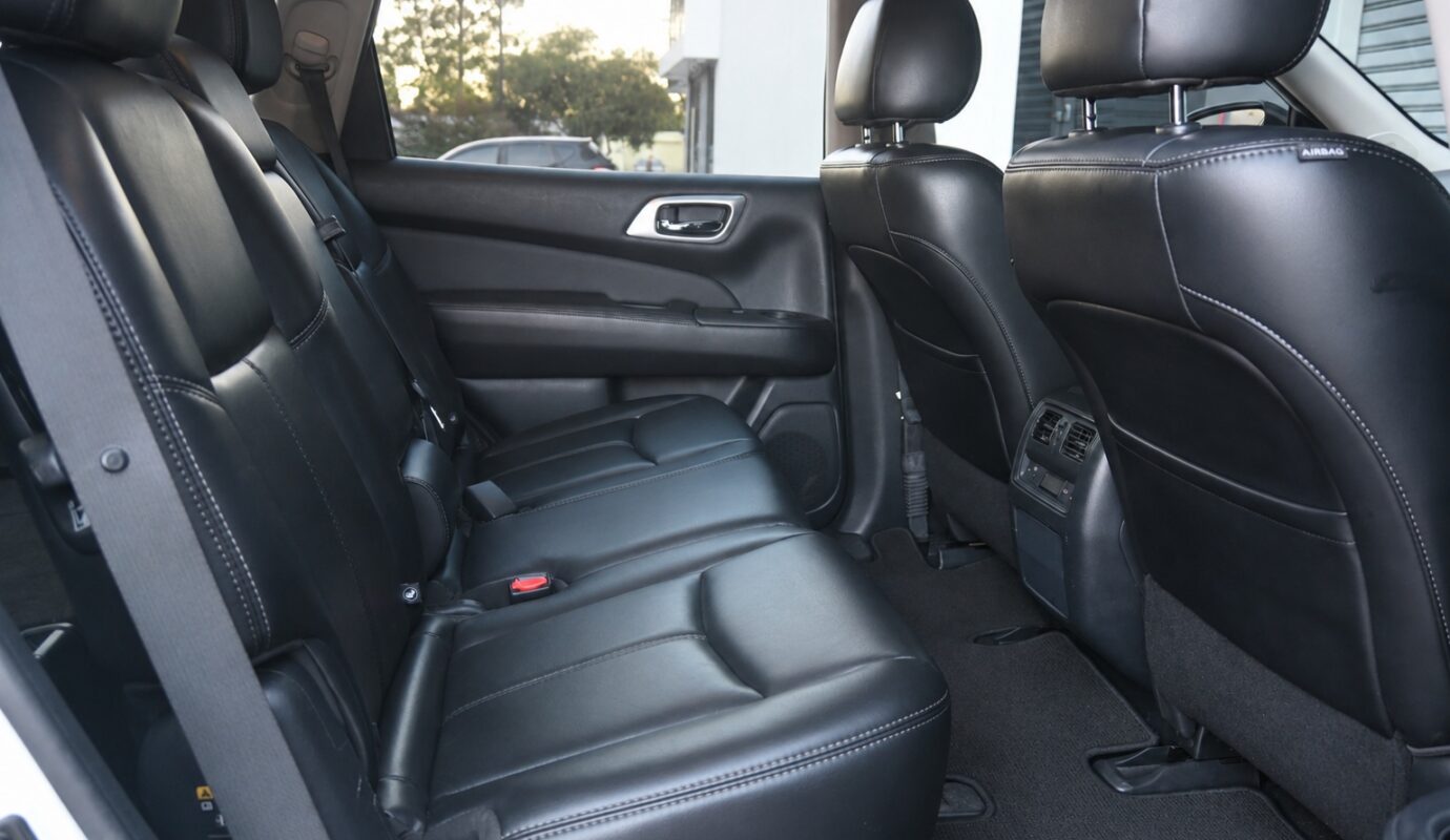 NISSAN PATHFINDER ST-L (4×2)